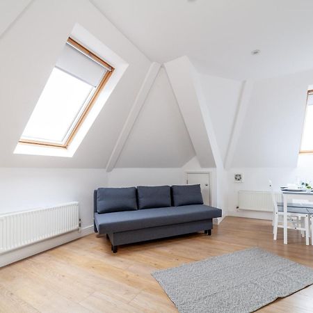 Great 1 Bedroom In Hounslow With Free Parking Abbey Wood Bagian luar foto