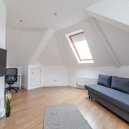 Great 1 Bedroom In Hounslow With Free Parking Abbey Wood Bagian luar foto